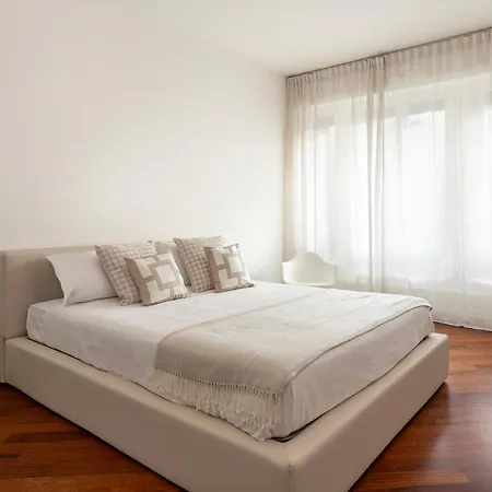 Santa Tecla Living Bronzetti 8 Milano