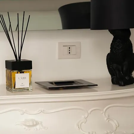 Santa Tecla Living Bronzetti 8 * Milano